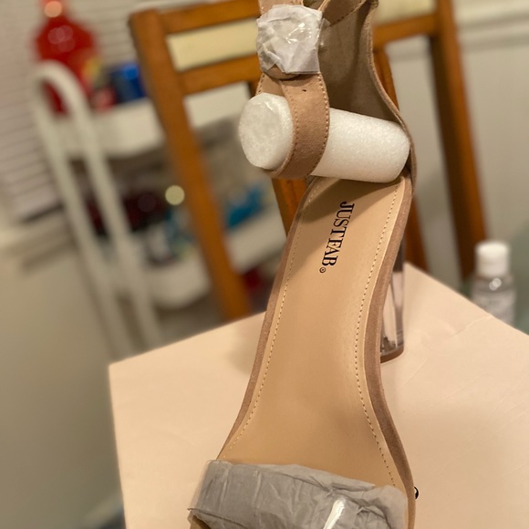 Nude and clean heel - Picture 2 of 2